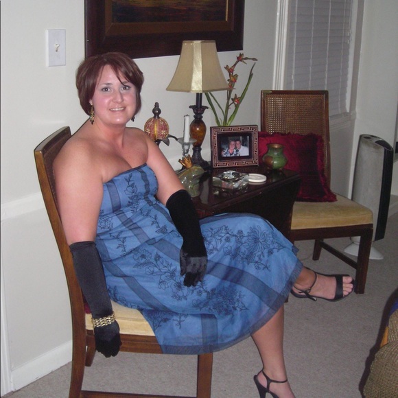 POSH AMBASSADOR Meet your Posher, Angela - Picture 2 of 7